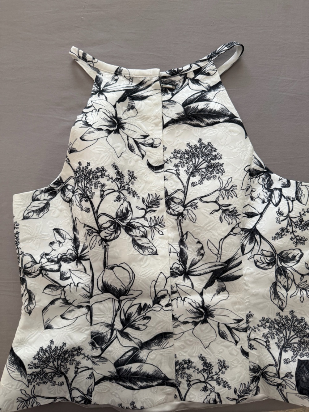 White House Black Market White and Black Floral Jacquard Halter Top - Picture 5 of 6